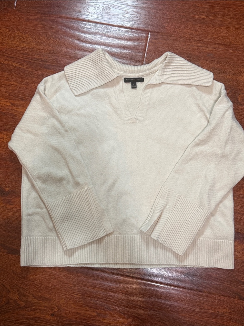 Banana Republic Cream V-Neck Johnny Collar Sweater - L